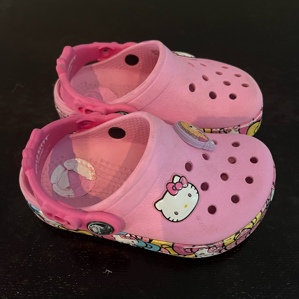 Hello kitty crocs - Picture 4 of 5